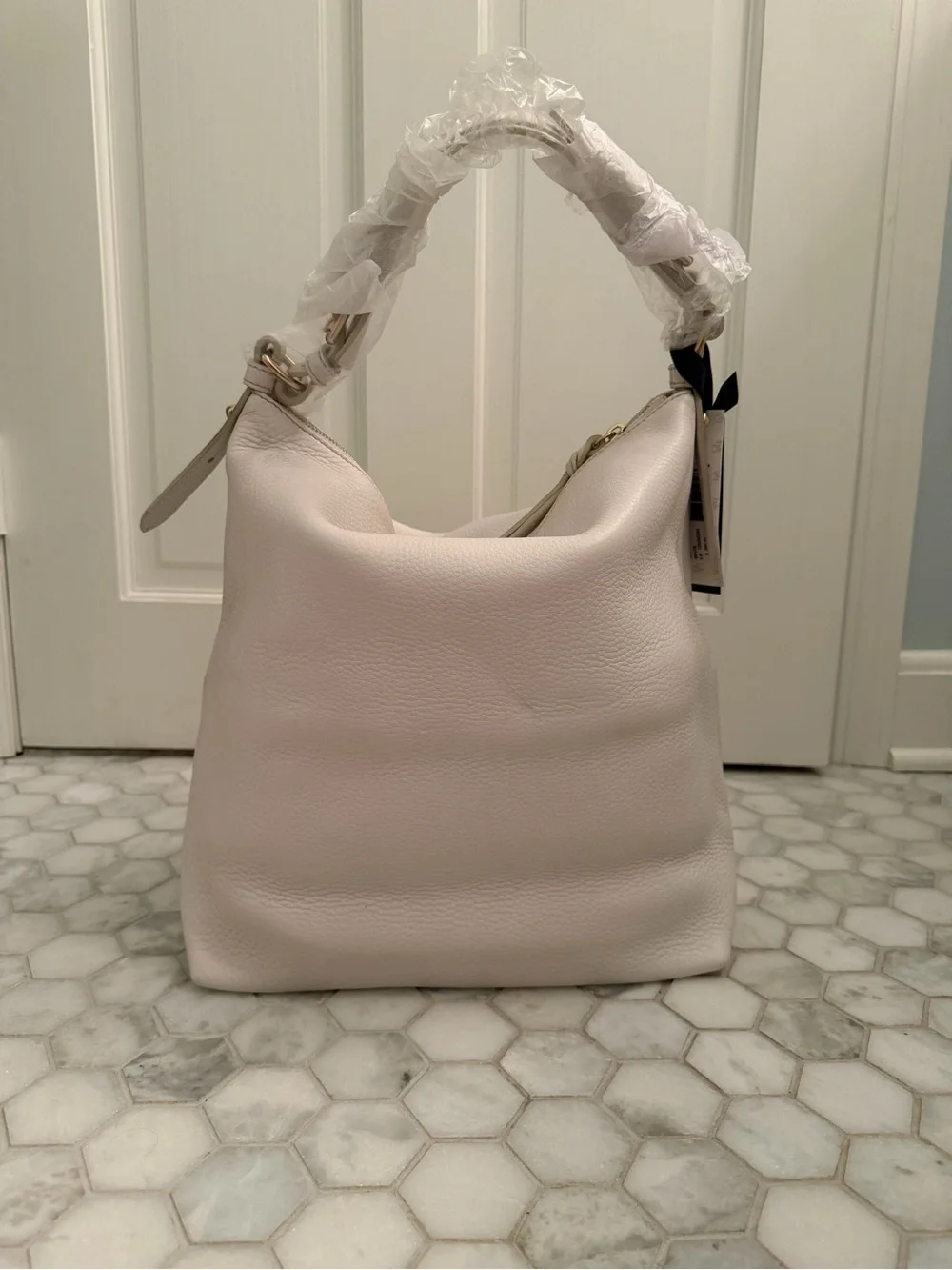 NWT- Dooney & Bourke Dillen Medium Pebbled Leather Hobo Handbag